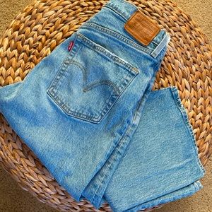 Levi’s Ribcage Straight